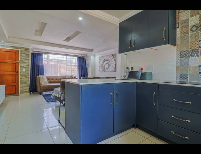2 BEDROOM TOWNHOUSE FOR SALE IN ALAN MANOR